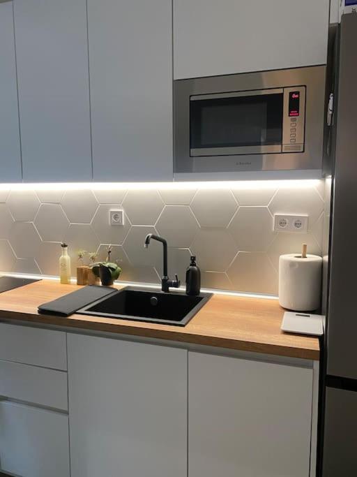New Luxury Furnished Apartment - Beach, Varna Center & Fast Wi-Fi المظهر الخارجي الصورة