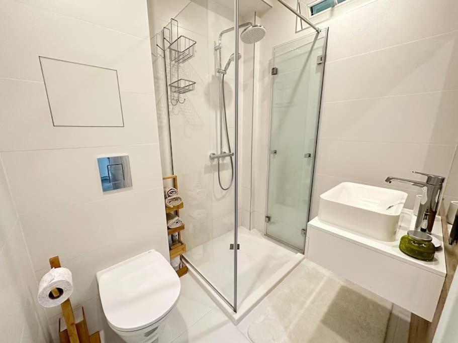 New Luxury Furnished Apartment - Beach, Varna Center & Fast Wi-Fi المظهر الخارجي الصورة