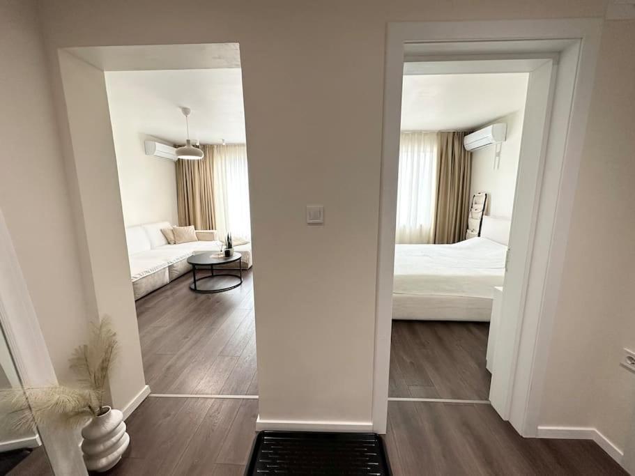 New Luxury Furnished Apartment - Beach, Varna Center & Fast Wi-Fi المظهر الخارجي الصورة