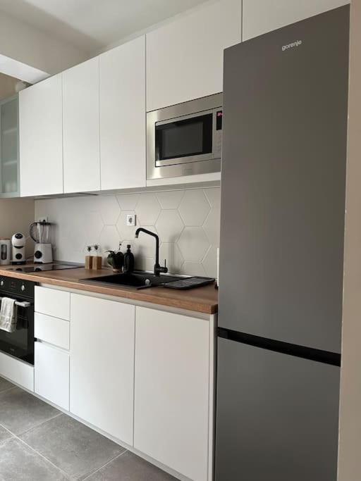 New Luxury Furnished Apartment - Beach, Varna Center & Fast Wi-Fi المظهر الخارجي الصورة