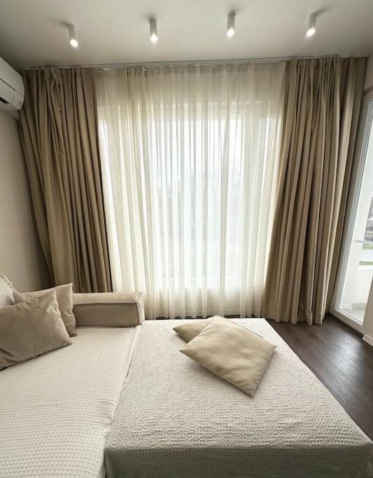 New Luxury Furnished Apartment - Beach, Varna Center & Fast Wi-Fi المظهر الخارجي الصورة