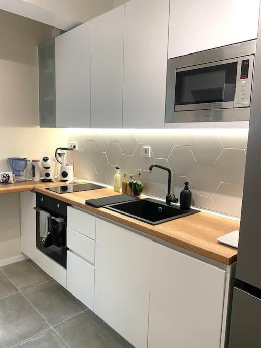 New Luxury Furnished Apartment - Beach, Varna Center & Fast Wi-Fi المظهر الخارجي الصورة